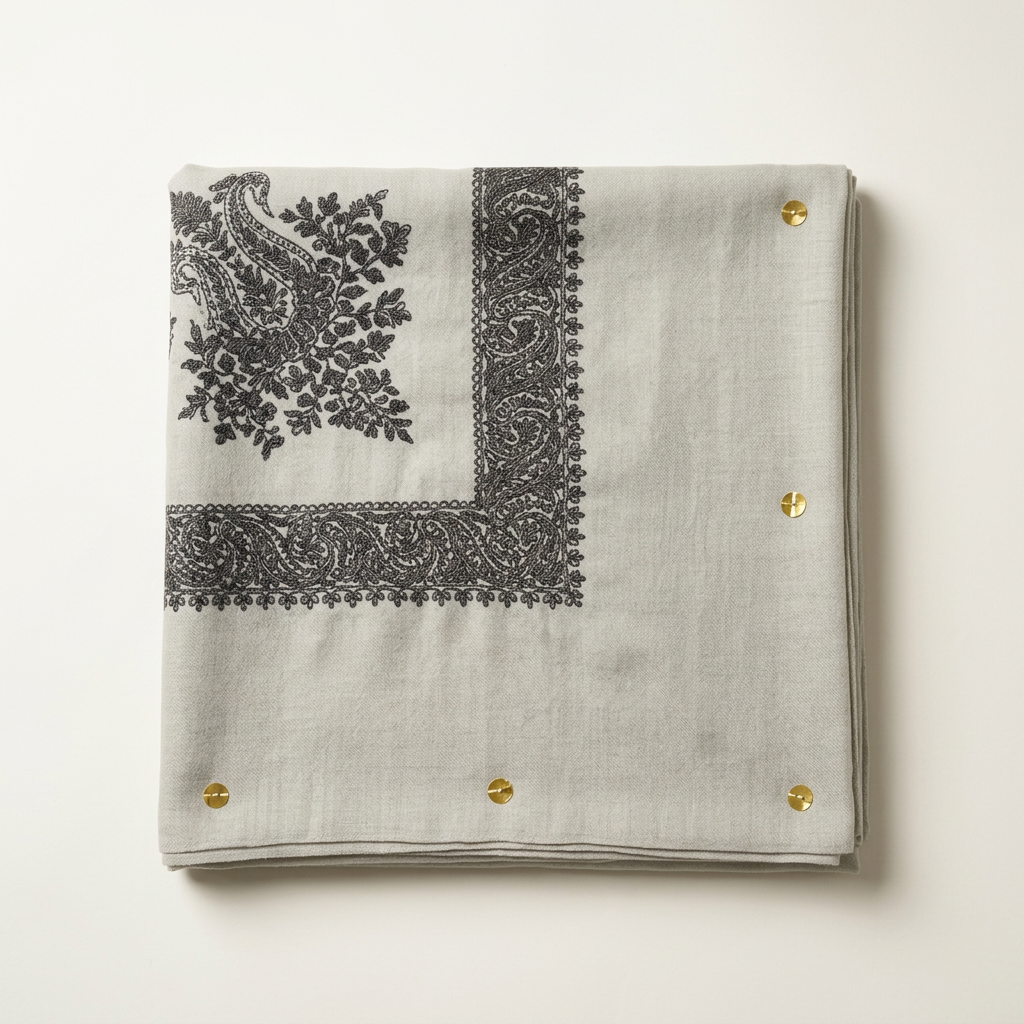 Back-left shawl with dark embroidery