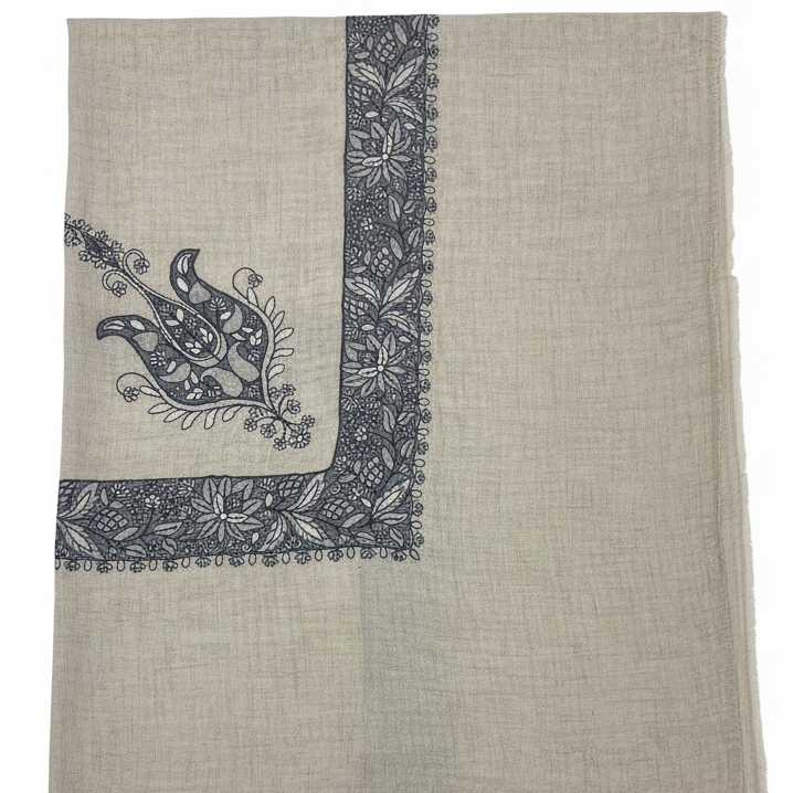 Embroidered fabric without tassels