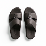 صندل جلدي أسود بإبزيم فضي