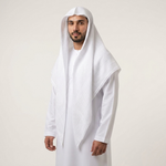 إطلالة بالشماغ الأبيض مع كندورة بيضاء
